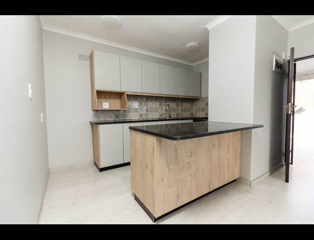 3 BEDROOM FLAT TO LET IN WARNER BEACH